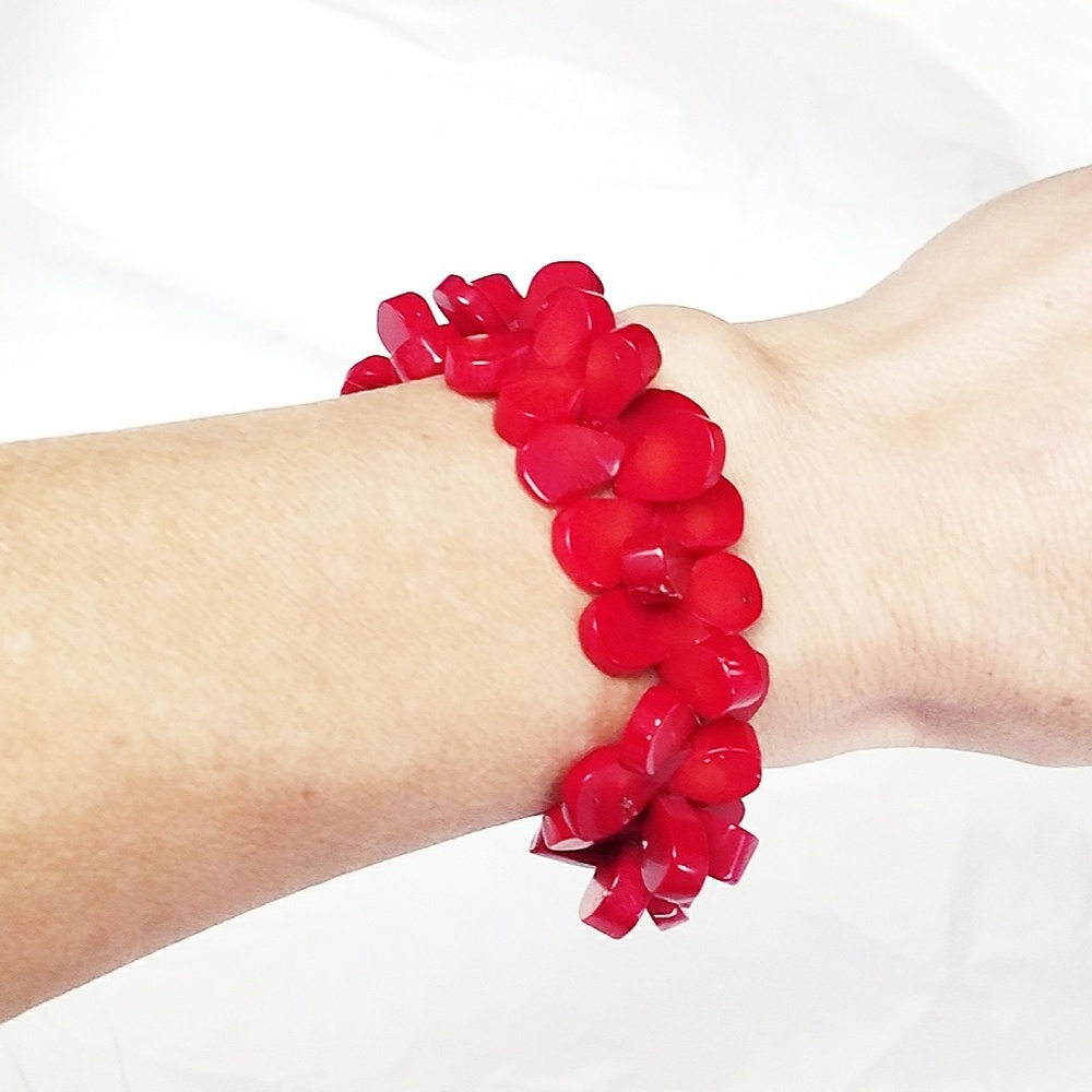 Vintage Red Coral Cluster Bracelet - Picture 2 of 8